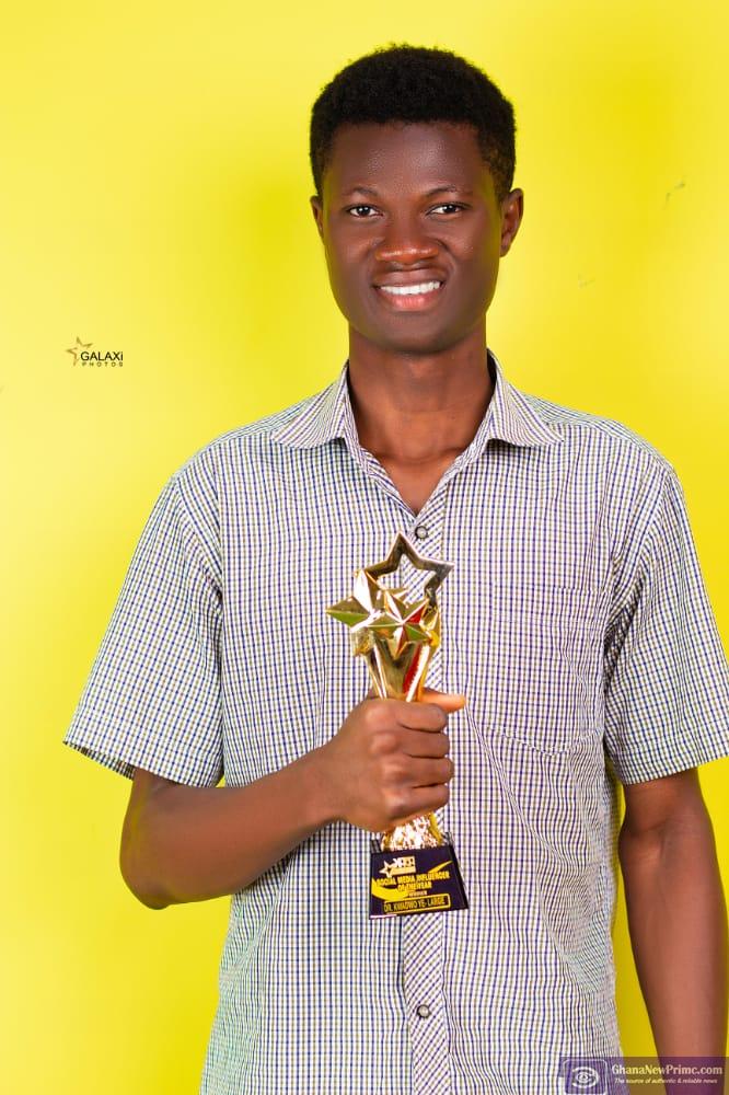 Dr. Kwadwo Ye-large crowned “social media Influencer of the Year” at Kintampo Arts and Entertainment Awards 2022